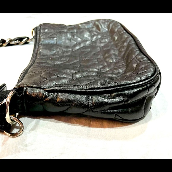 NEW YORK & CO initialed quilted black chain strap shoulder bag size 8x5 preowned - Picture 8 of 14
